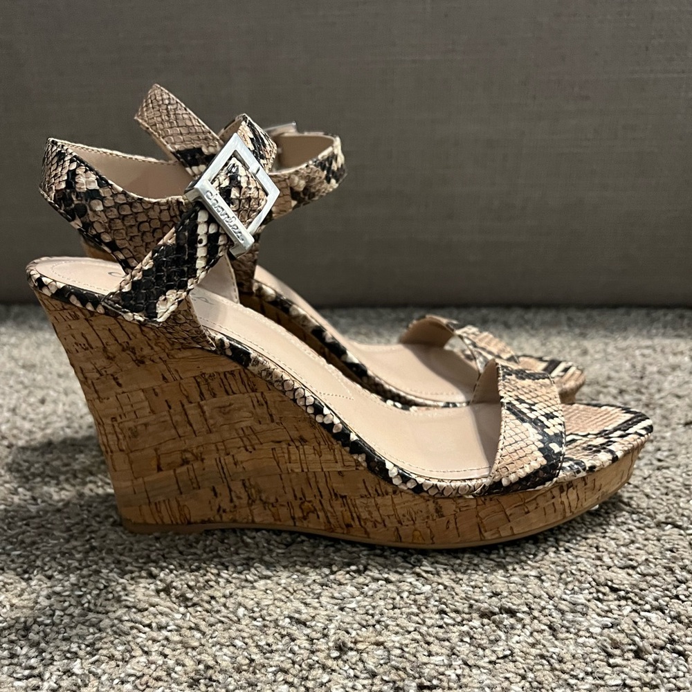 Snakeskin wedge sandal EUC size 10